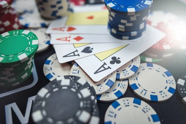 warungtoto mobile interface showing football markets and live-dealer table options
