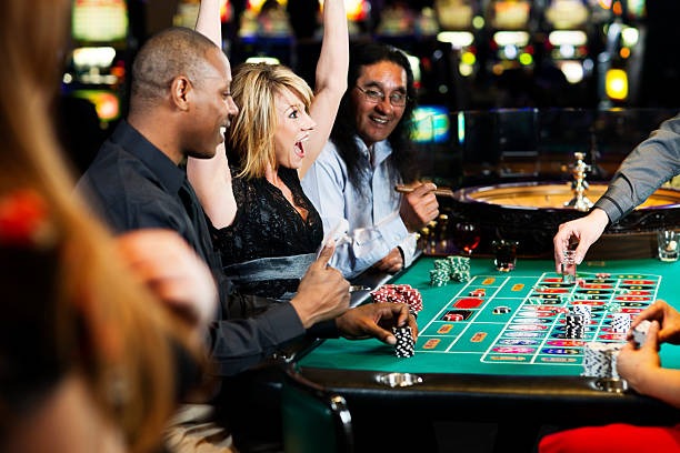 warungtoto Auto Roulette live wheel with ball landing on number and payout calculation